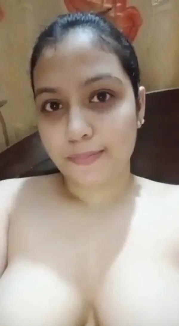 Photo 3 in Hot Bengali Bhabh Revealing Round Tits And Big Ass