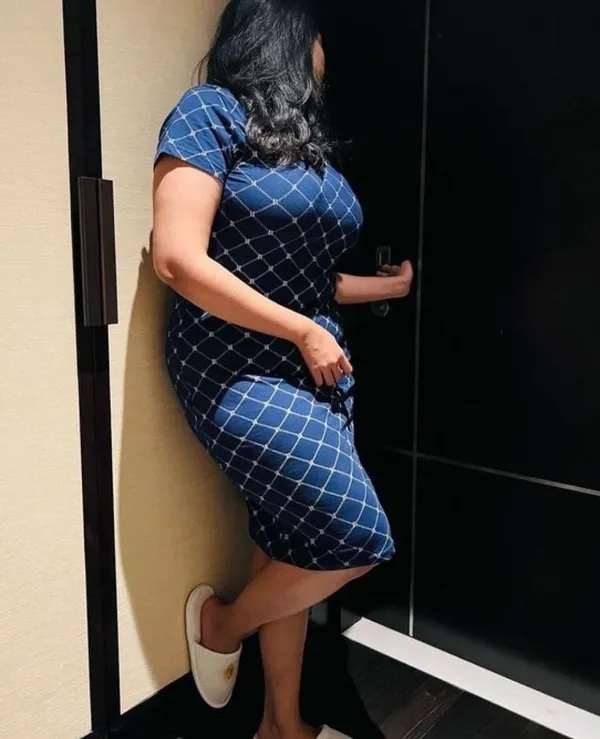 Photo 4 in Beautiful Tamil Insta Model Big Ass And Face Sitting Pics