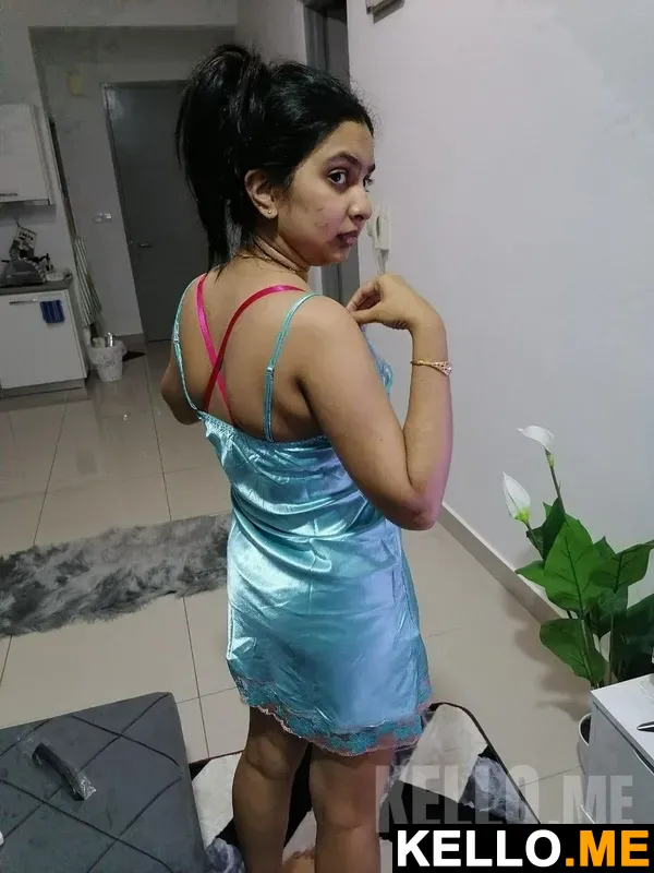 Photo 4 in Beautiful Mallu Wife Divya Sexy In Saree And Giving Blowjob