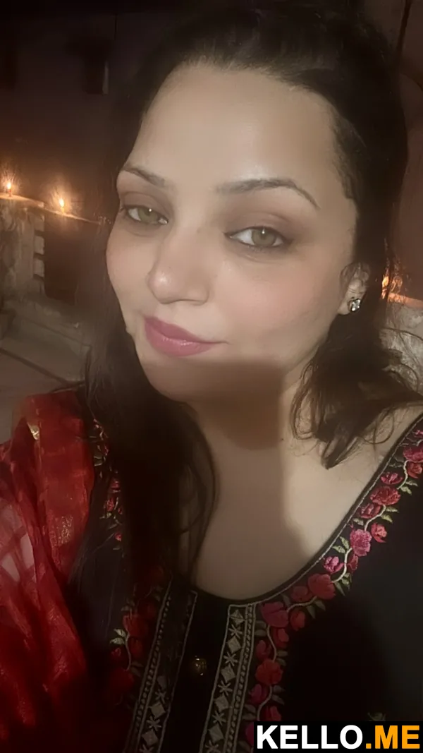 Photo 2 in Hot Sri Lankan MILF Sucking Big Cock