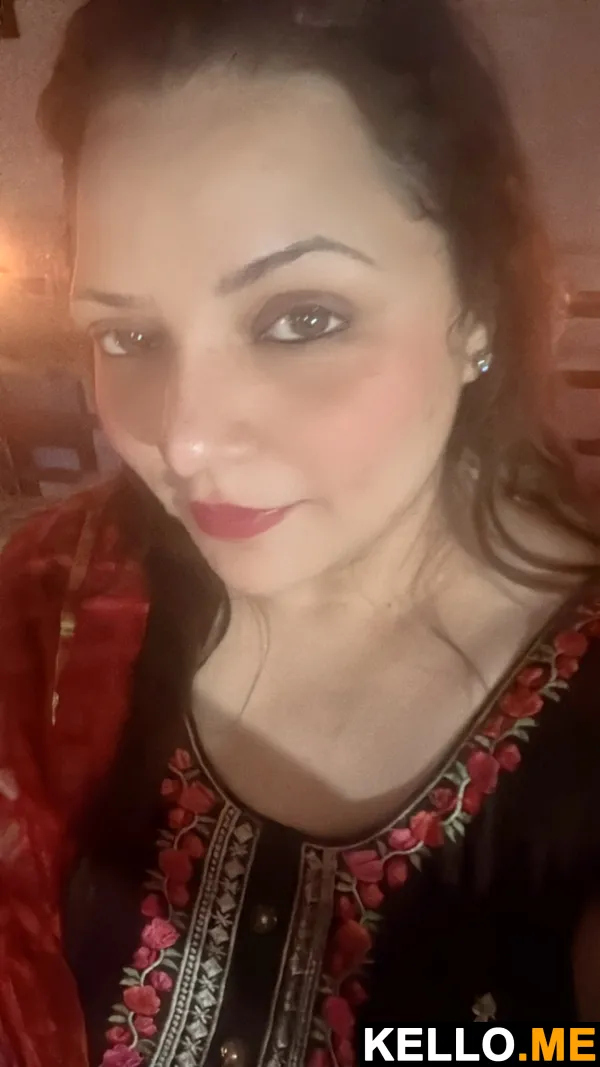 Photo 3 in Hot Sri Lankan MILF Sucking Big Cock