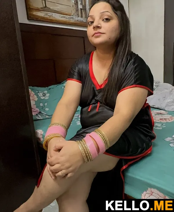 Photo 7 in Hot Sri Lankan MILF Sucking Big Cock