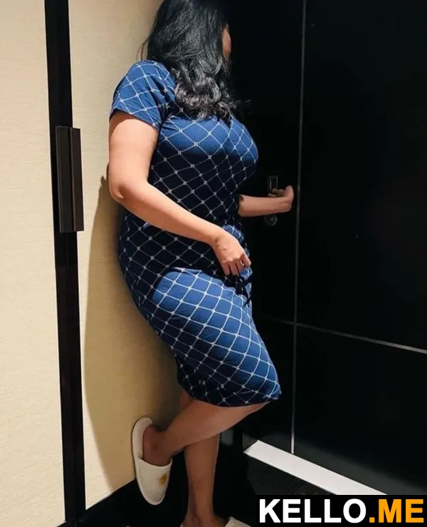 Photo 2 in Beautiful Tamil Insta Model Big Ass And Face Sitting