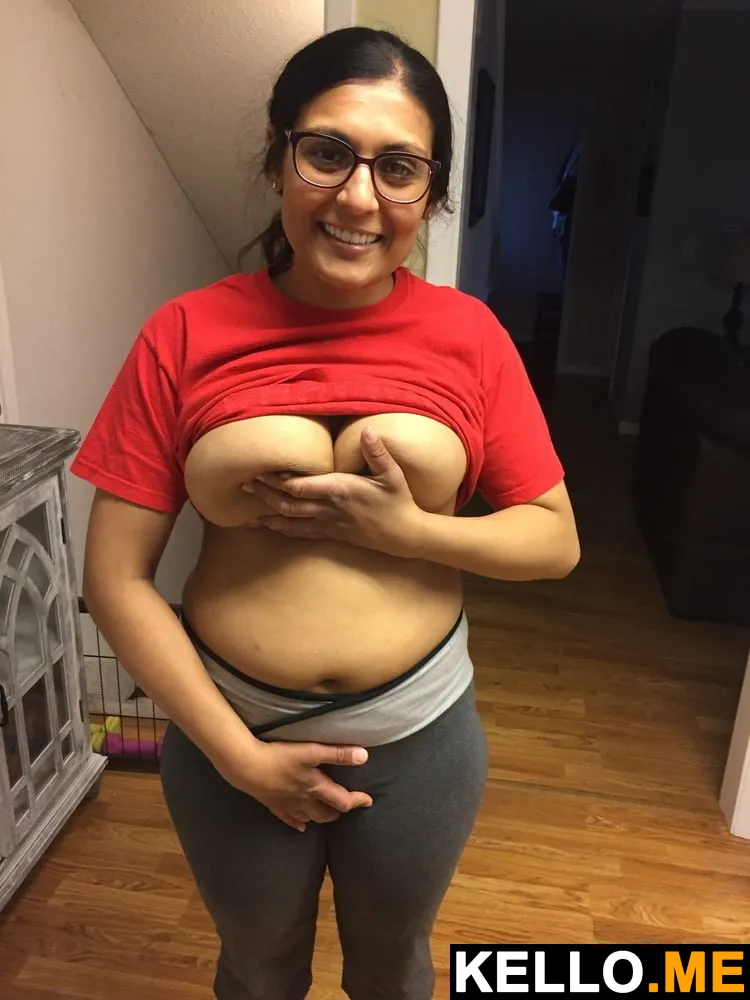 Photo 3 in Horny Mature Desi Big Boobs Bhabhi Nude Photos