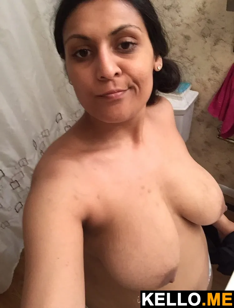 Photo 7 in Horny Mature Desi Big Boobs Bhabhi Nude Photos