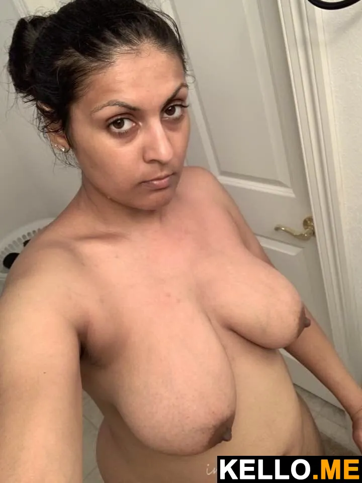 Photo 8 in Horny Mature Desi Big Boobs Bhabhi Nude Photos