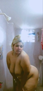 Chubby Indian Girl�s Arousing Big Boobs And Busty Ass